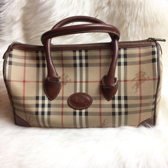 Burberry Handbags - Burberry purse